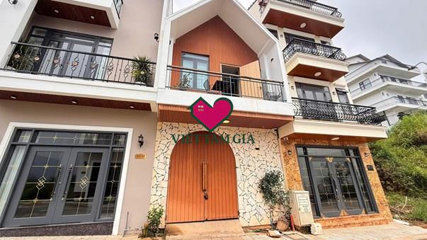 Bán nhà phố KQH Số 5 An Sơn Phường Xuân Hương -Đà Lạt giá cực tốt.