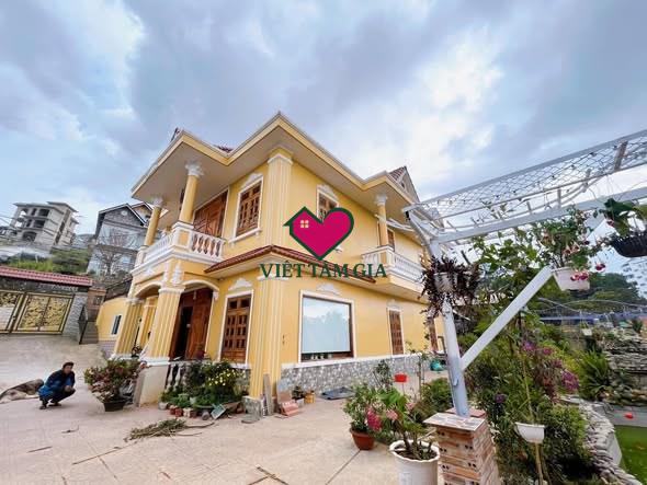 Bán biệt thự sân vườn hẻm Trịnh Hoài Đức Phường Xuân Trường - Đà Lạt thiết kế cổ tiện kinh doanh du lịch.