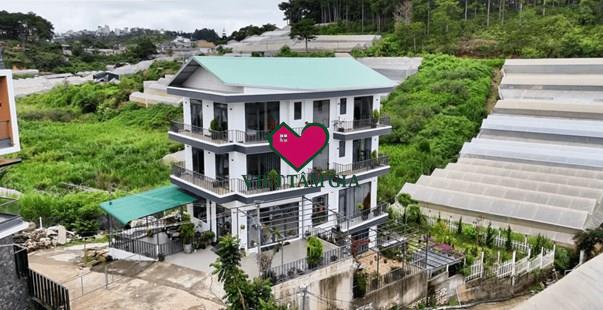 Bán biệt thự sân vườn đường Vạn Thành Phường Camly - Đà Lạt thuận tiện kinh doanh du lịch vừa nghỉ dưỡng.