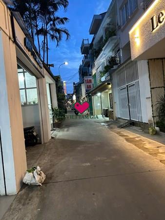 Bán khách sạn hẻm Thiên Thành Phường Xuân Hương - Đà Lạt trung tâm tiện di chuyển.